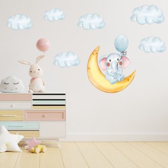   Kiselefánt lufikkal a felhők között,  festett hatású gyerekszoba falmatrica