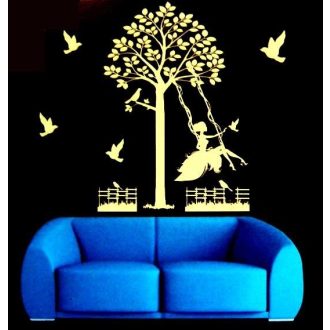 Hintázó lány, éjjel világító falmatrica